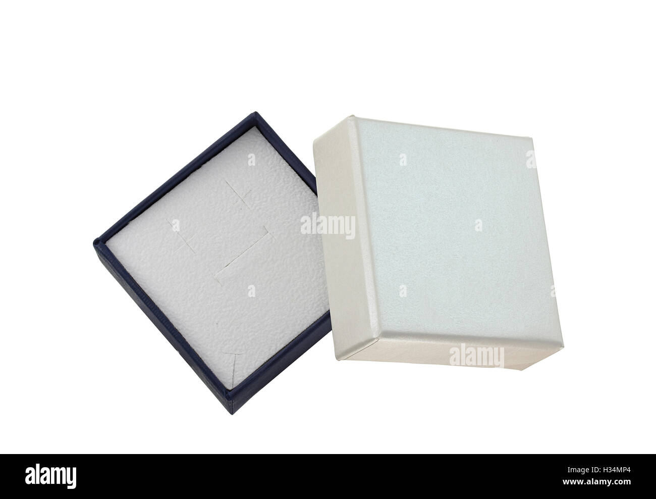 Leere Schmuckschatulle auf weiß Stockfoto