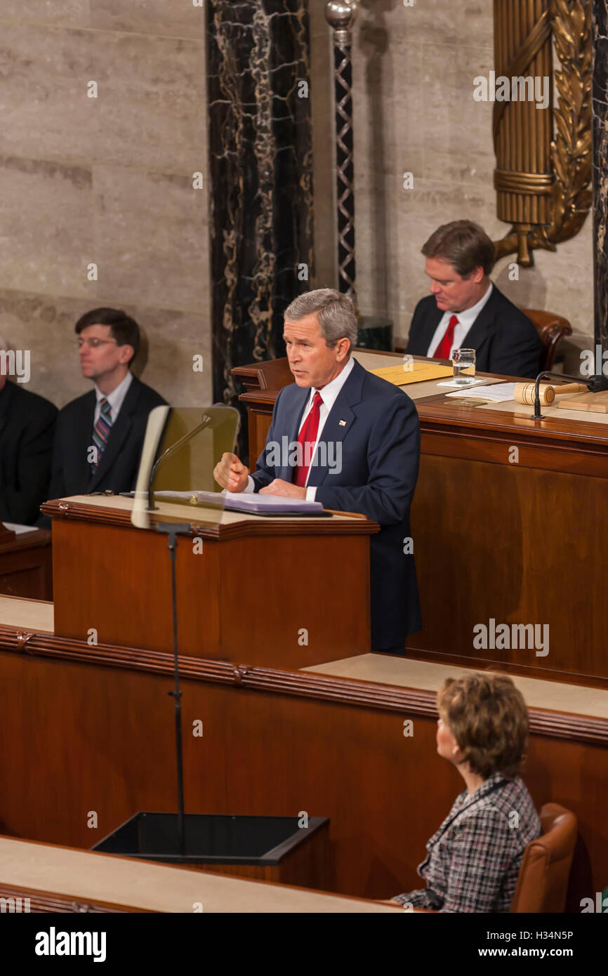 WASHINGTON, DC, USA - Präsident George W. Bush seine Rede zur Lage der Union vor dem Kongress am 2. Februar 2005 liefern. Stockfoto