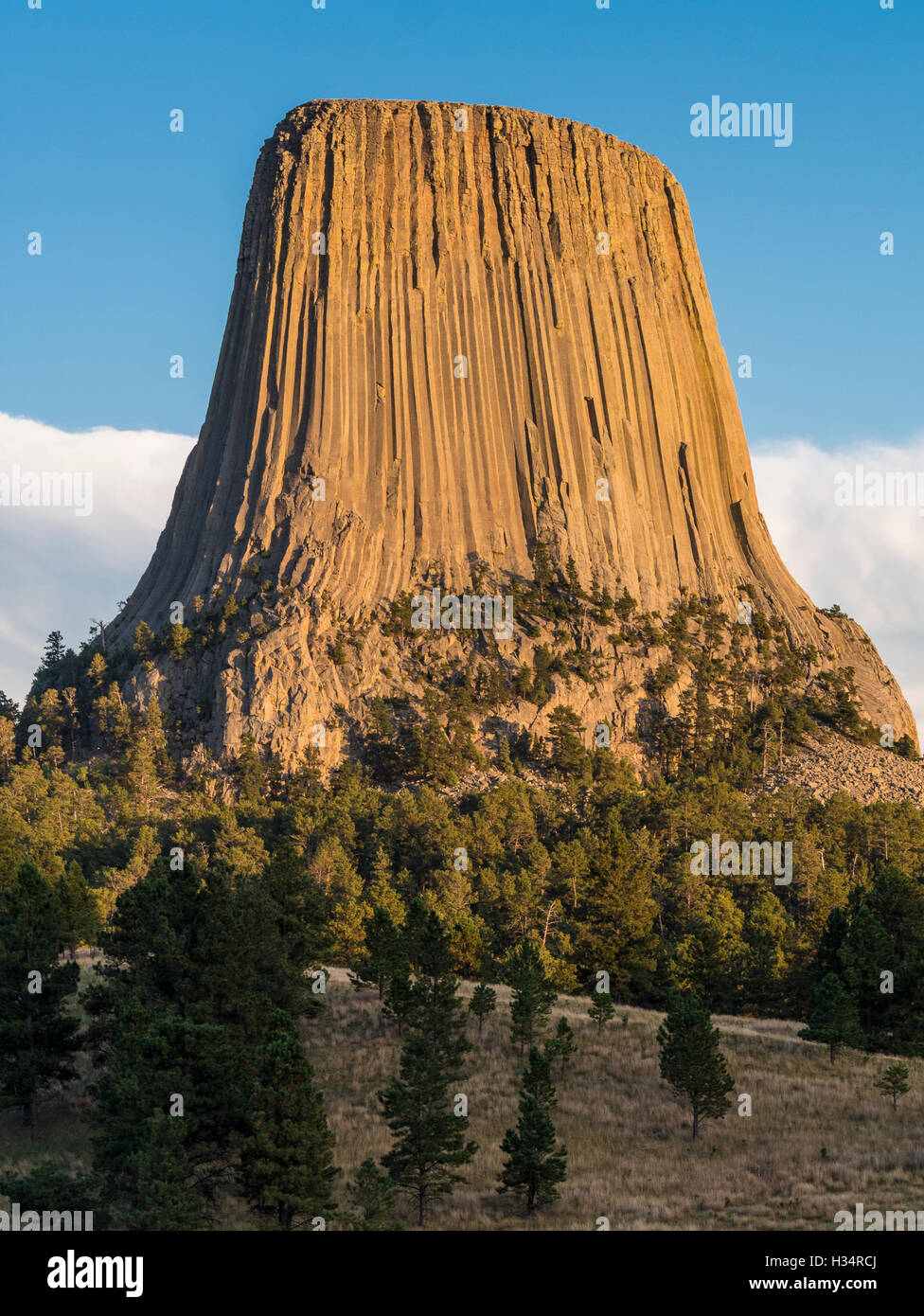Sonnenuntergang am Devils Tower von Joyner Höhenweg, Devils Tower National Monument, Wyoming. Stockfoto