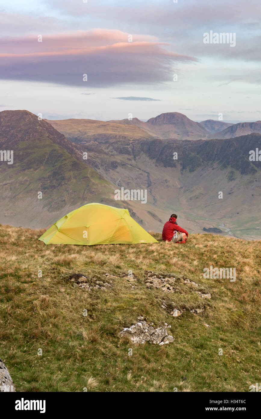 Wild campen auf hohen Snockrigg über Buttermere im englischen Lake District National park Stockfoto