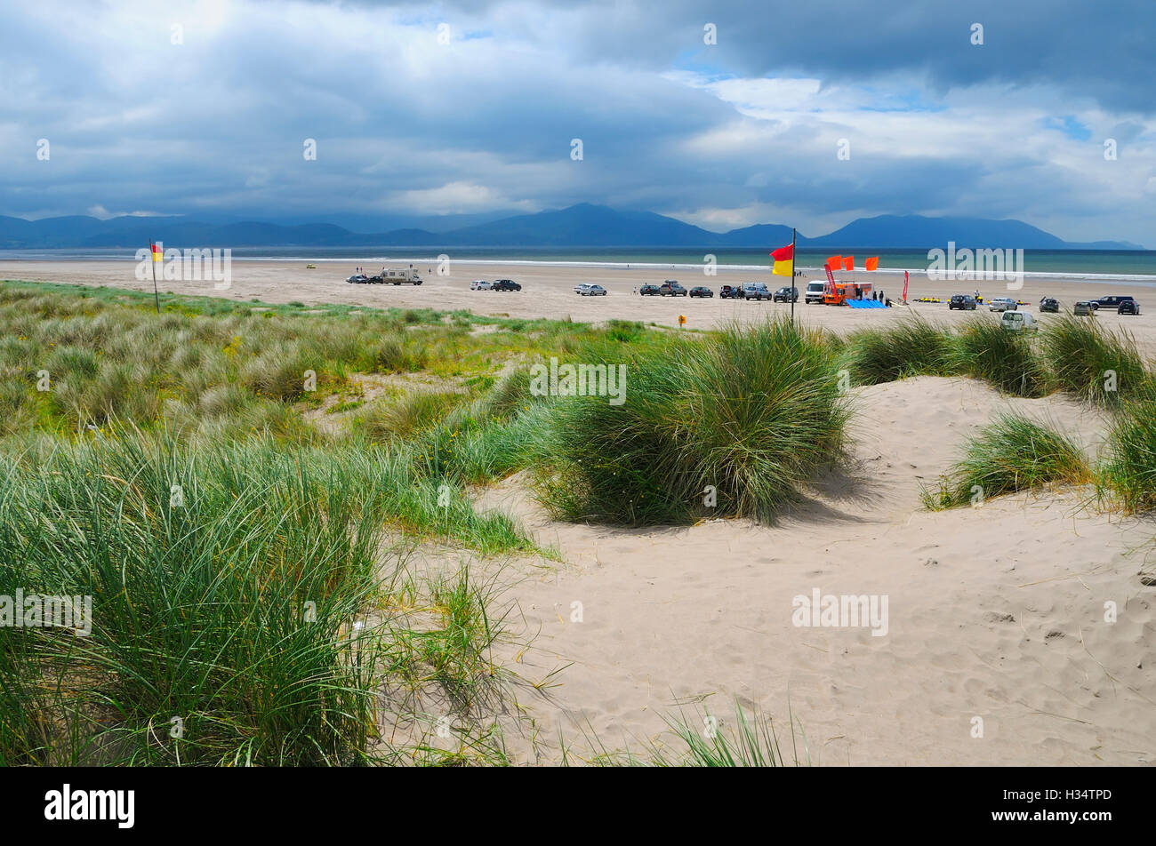 Stürmisch und windig Sommernachmittag am Zoll Strand, County Kerry, Irland. Stockfoto