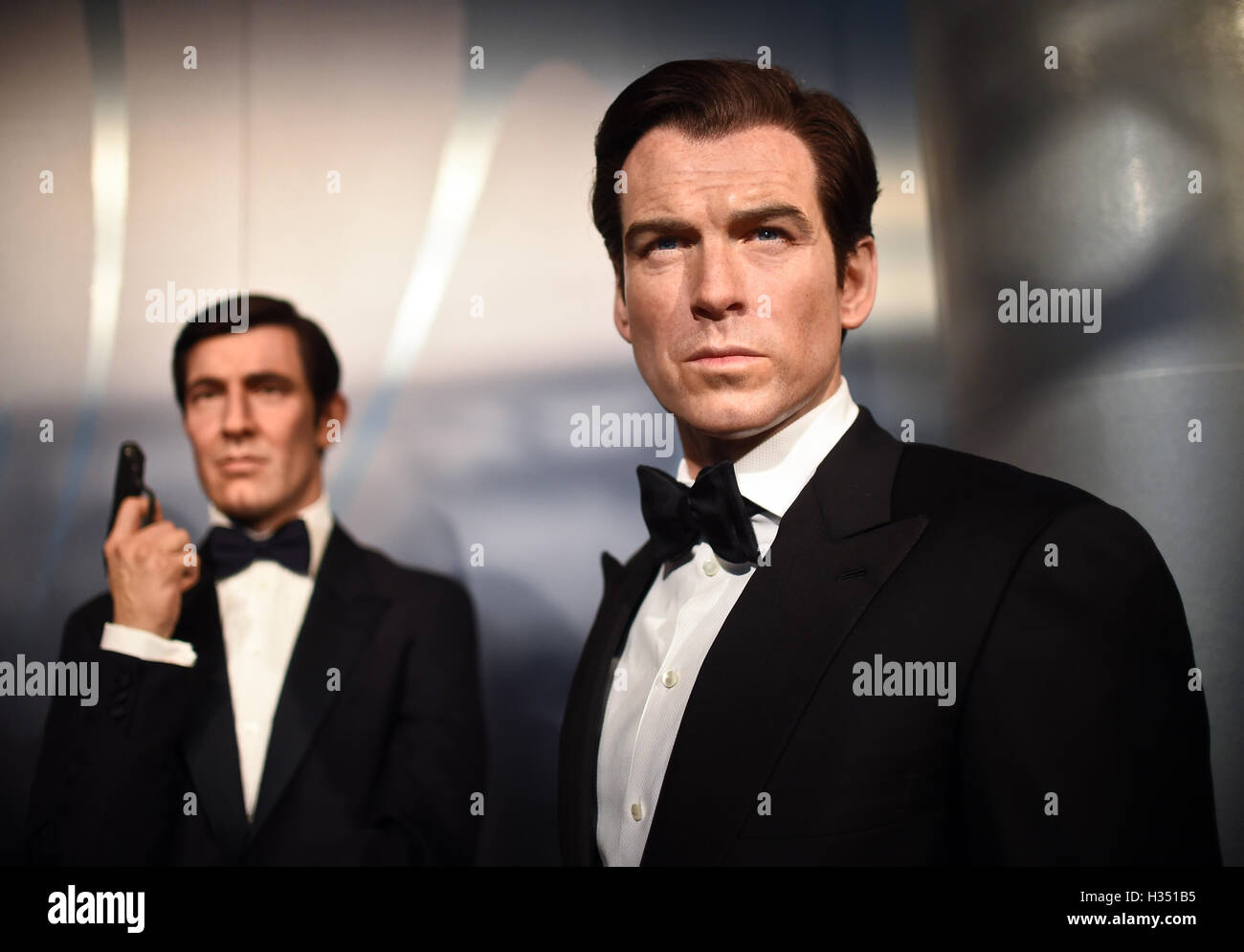 Elegantes Deutscher Schauspieler Bei James Bond Fotos