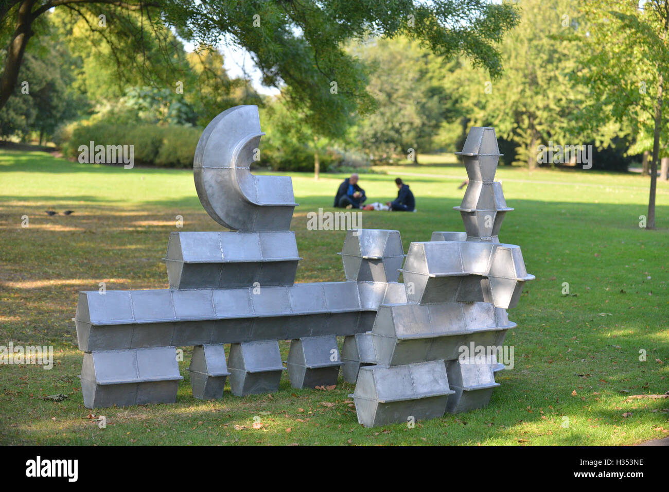 Regents Park, London, UK. 4. Oktober 2016. Eduardo Paolozzi-Kalasan 1973-4.  Skulpturen in der Fries-Kunst-Skulpturenpark im Regents Park. Bildnachweis: Matthew Chattle/Alamy Live-Nachrichten Stockfoto