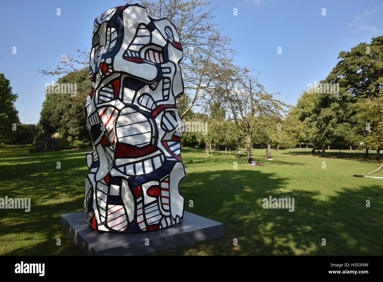 Regents Park, London, UK. 4. Oktober 2016. Jean Dubuffet-Tour Aux Recits, 1973. Skulpturen in der Fries-Kunst-Skulpturenpark im Regents Park. Bildnachweis: Matthew Chattle/Alamy Live-Nachrichten Stockfoto