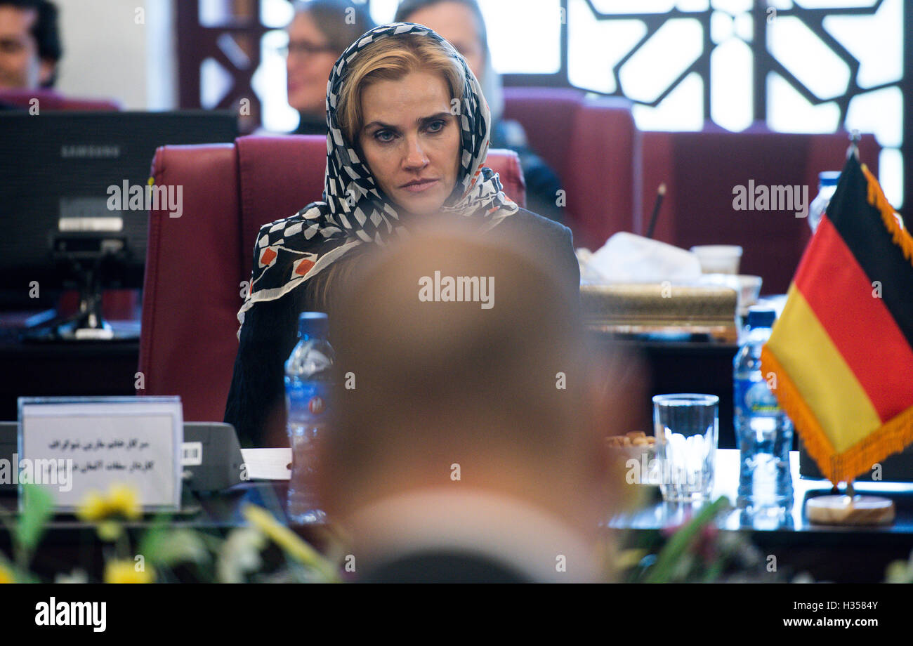 Marian Schuegraf, der Gesandte der deutschen Botschaft in Teheran, der 5. Sitzung von der deutsch-iranischen gemeinsame wirtschaftliche Kommission (GWK) in Teheran, Iran 3. Oktober 2016. Foto: Bernd von Jutrczenka/dpa Stockfoto