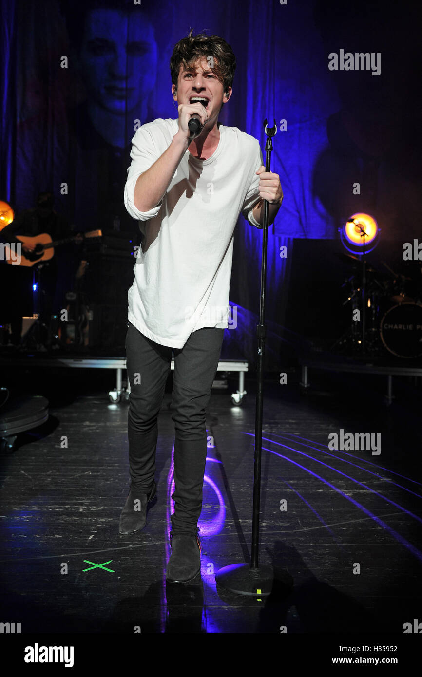 Miami Beach, Florida, USA. 4. Oktober 2016. Charlie Puth führt auf das Fillmore am 4. Oktober 2016 in Miami Beach, Florida. Bildnachweis: MediaPunch Inc/Alamy Live-Nachrichten Stockfoto