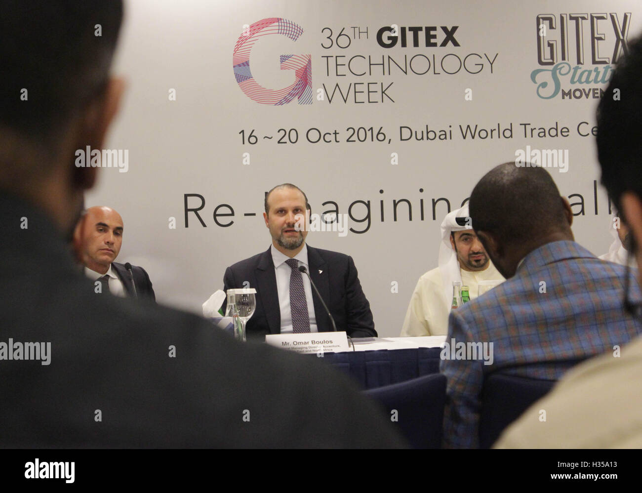 Dubai World Trade Centre, Dubai Vereinigte Arabische Emirate. 5. Oktober 2016. "Accenture ist stolz darauf, die exklusive digitale Transformation Partner der GITEX." Der digitale Raum entwickelt sich in rasantem Tempo und Organisationen müssen verstehen, wie sie am besten digitalen Technologien zur Unterstützung ihrer Organisationen nutzen können. Bildnachweis: Robert Oswald Alfiler/Alamy Live-Nachrichten Stockfoto