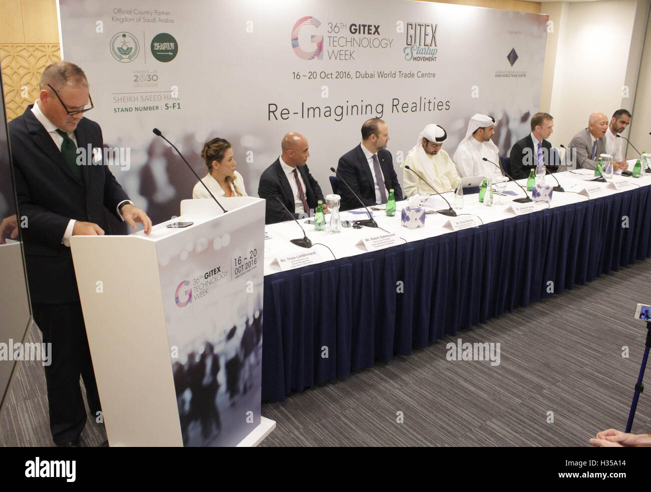 Dubai World Trade Centre, Dubai Vereinigte Arabische Emirate. 5. Oktober 2016. Mehr als 200 Investoren und einflussreichen Tech Investitionen Führungskräfte aus Silicon Valley, Europa, Asien und dem Nahen Osten, einschließlich SoftBank Group International, 500 Startups, Accel Partners, Golden Gate Ventures, Nahost Venture Partners unter anderem landet in Dubai zu erforschen, zu entdecken, zu bewerten und möglicherweise einige der vielversprechendsten Startups mit einem besonderen Blick auf regionale Talente Kredit zu finanzieren: © Robert Oswald Alfiler/Alamy Live News Stockfoto