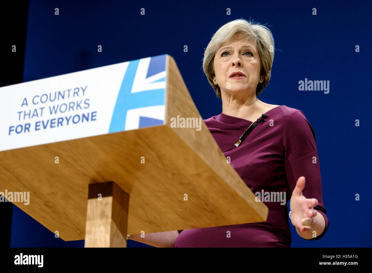 Parteitag der konservativen Tag 4, Finaltag am 10.05.2016 in Birmingham ICC, Birmingham. Personen im Bild: Theresa May, Premierminister des Vereinigten Königreichs, befasst sich Konferenz. Bild von Julie Edwards. Stockfoto