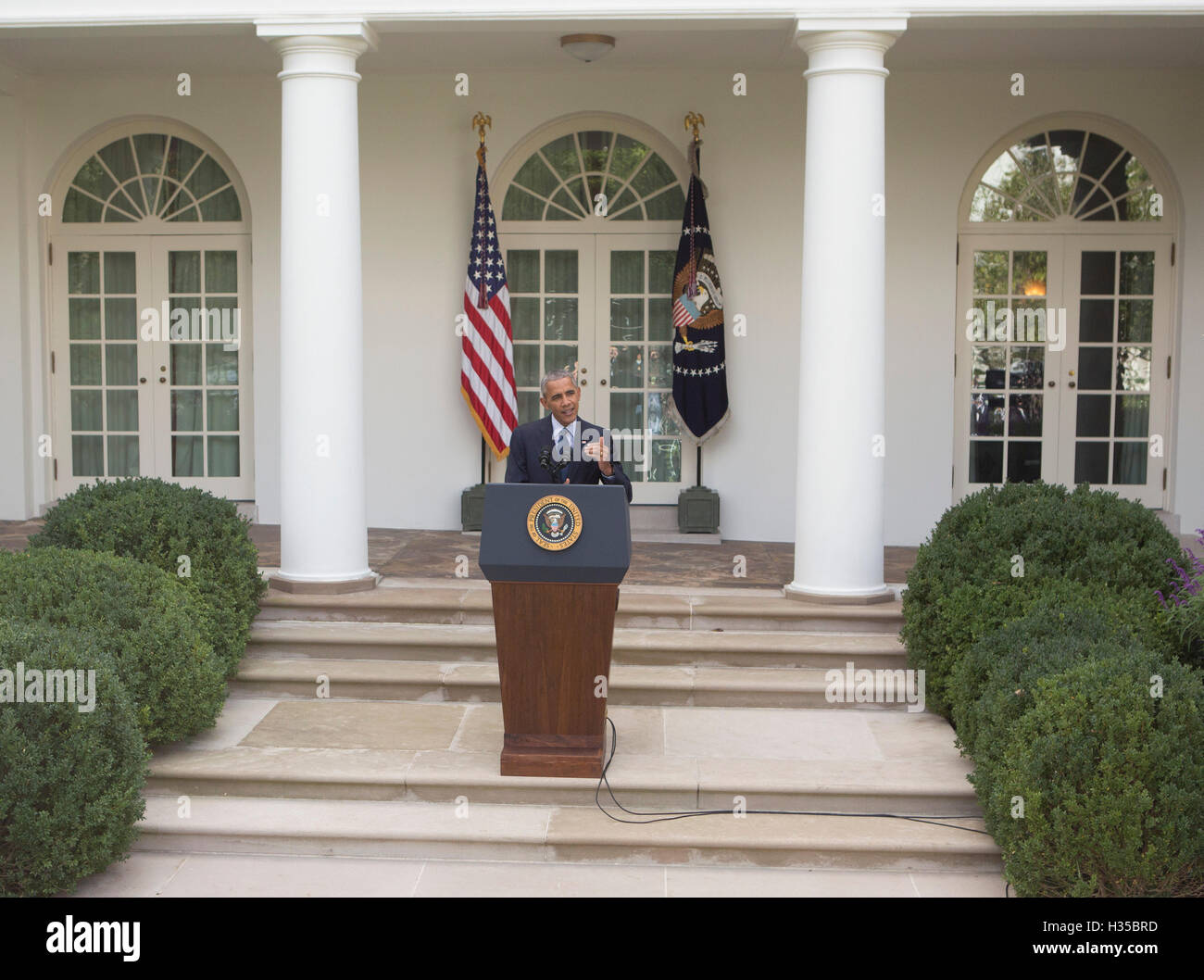 US-Präsident Barack Obama macht eine Aussage über die Ratifizierung der Pariser Abkommen geregelt Gewächshaus Gasen Emissionen Minderung, Anpassung und Finanzen ab dem Jahr 2020 innerhalb des Rahmenübereinkommens der Vereinten Nationen auf Cl Stockfoto