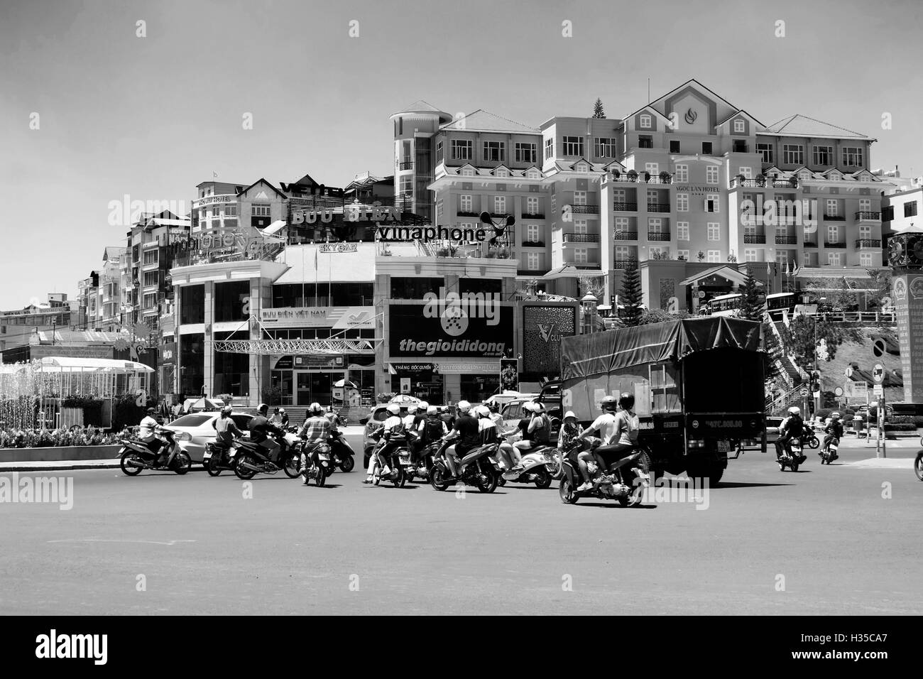 Kreisverkehr & Verkehr in Dalat - Vietnam Stockfoto