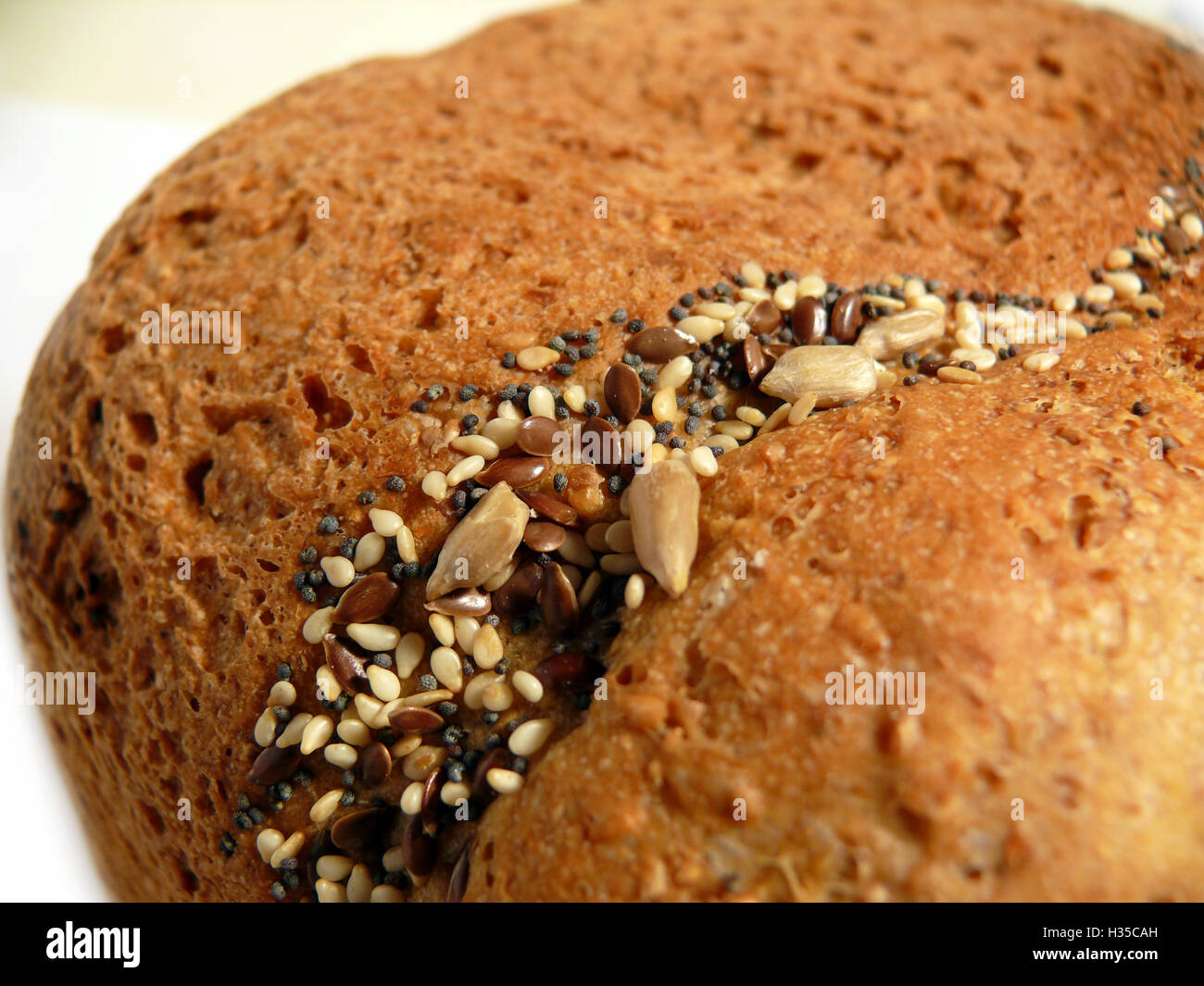 Nahaufnahme der Erdkruste ein Vollkornbrot Stockfoto