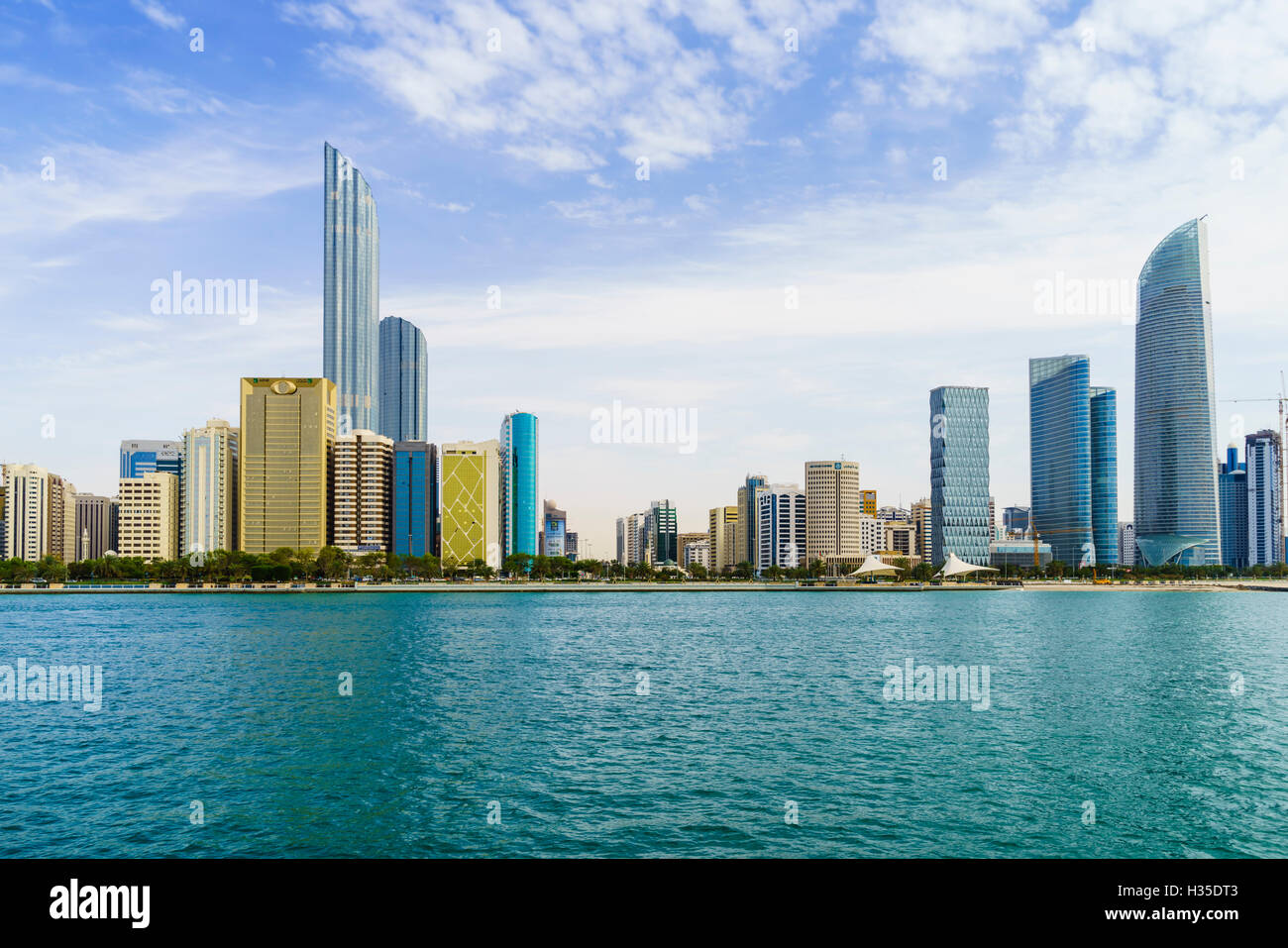 Skyline und Corniche Al Markaziyah Bezirk, Abu Dhabi, Vereinigte Arabische Emirate, Naher Osten Stockfoto