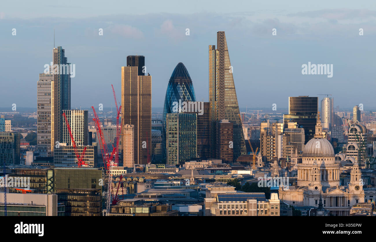 VEW der City of London von der Spitze des Centre Point Tower, London, England, UK Stockfoto