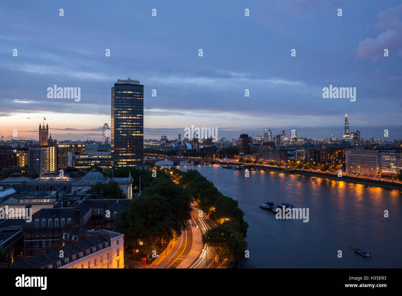Tilt-Shift-Objektiv-Effekt Bild der Themse von der Spitze des Riverwalk House, London, England, UK Stockfoto