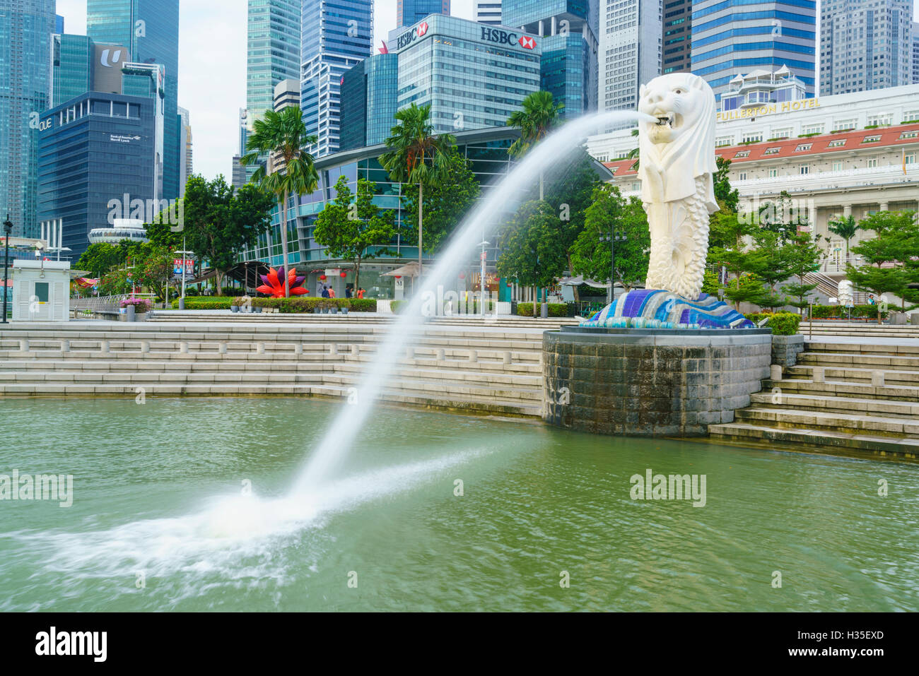 Merlion Statue, das nationale Symbol von Singapur und sein berühmtestes Wahrzeichen, Merlion Park, Marina Bay, Singapur Stockfoto