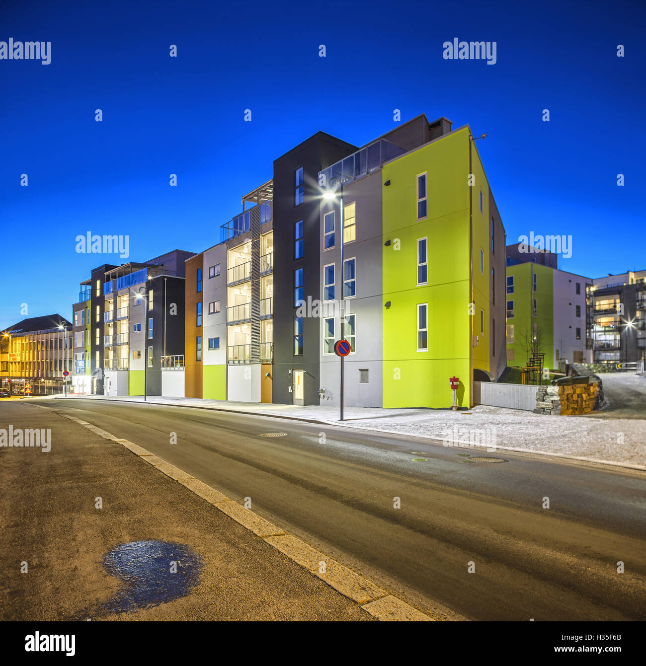 Außenansicht des Gebäudes Nygaardshagen in Sandnes, Rogaland, Norwegen. Stockfoto