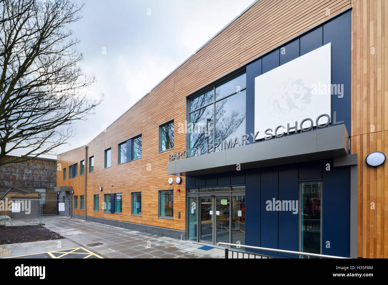 Außenansicht des Barclays Schule, Waltham Forest, UK. Die neue Schule umfasst einen Kindergarten, 14 Klassenräume, eine Aula Stockfoto