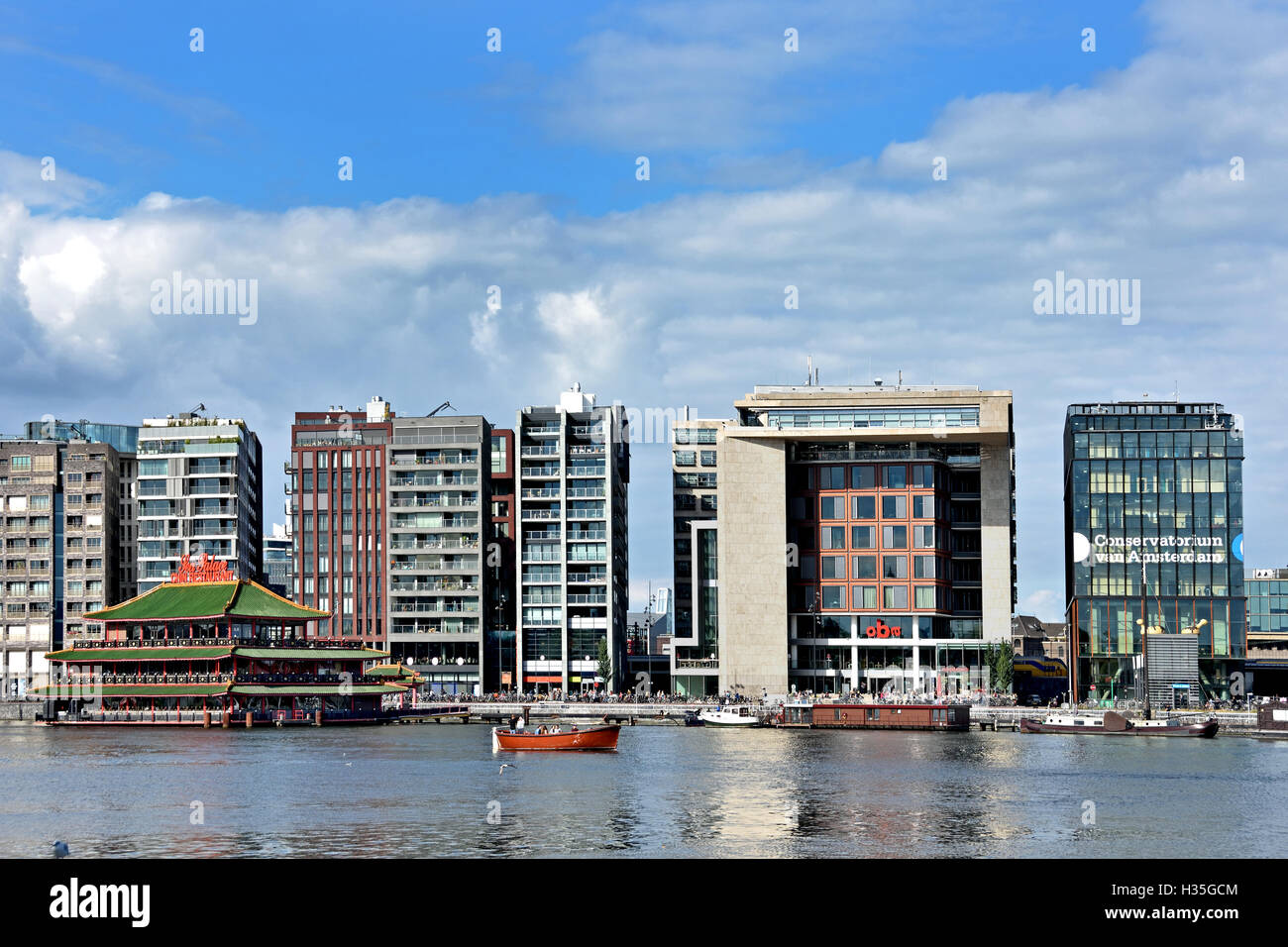 Oosterdok Oosterdokskade Konservatorium Bibliothek Hilton Hotel chinesischen Restaurant Sea Palace Amsterdam Niederlande Stockfoto