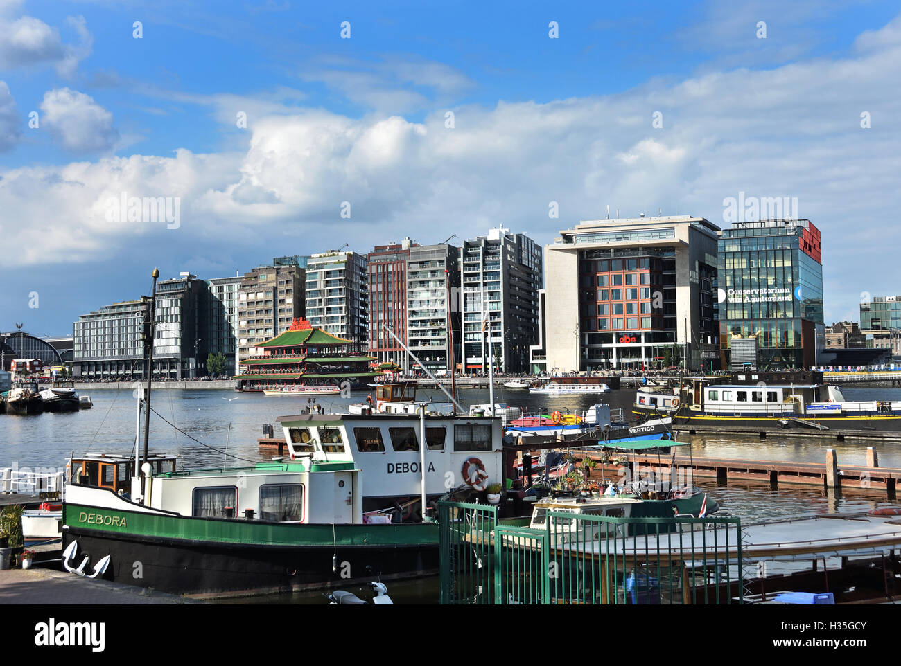 Oosterdok Oosterdokskade Konservatorium Bibliothek Hilton Hotel chinesischen Restaurant Sea Palace Amsterdam Niederlande Stockfoto