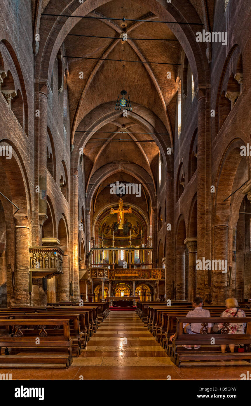 Italien Emilia Romagna Modena Kathedrale innen, zentralen Kirchenschiff Stockfoto