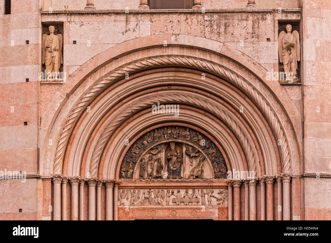 Italien Emilia Romagna Parma Piazza Duomo Baptisterium - Portal von Madonna und Anbetung der Heiligen drei Könige Stockfoto