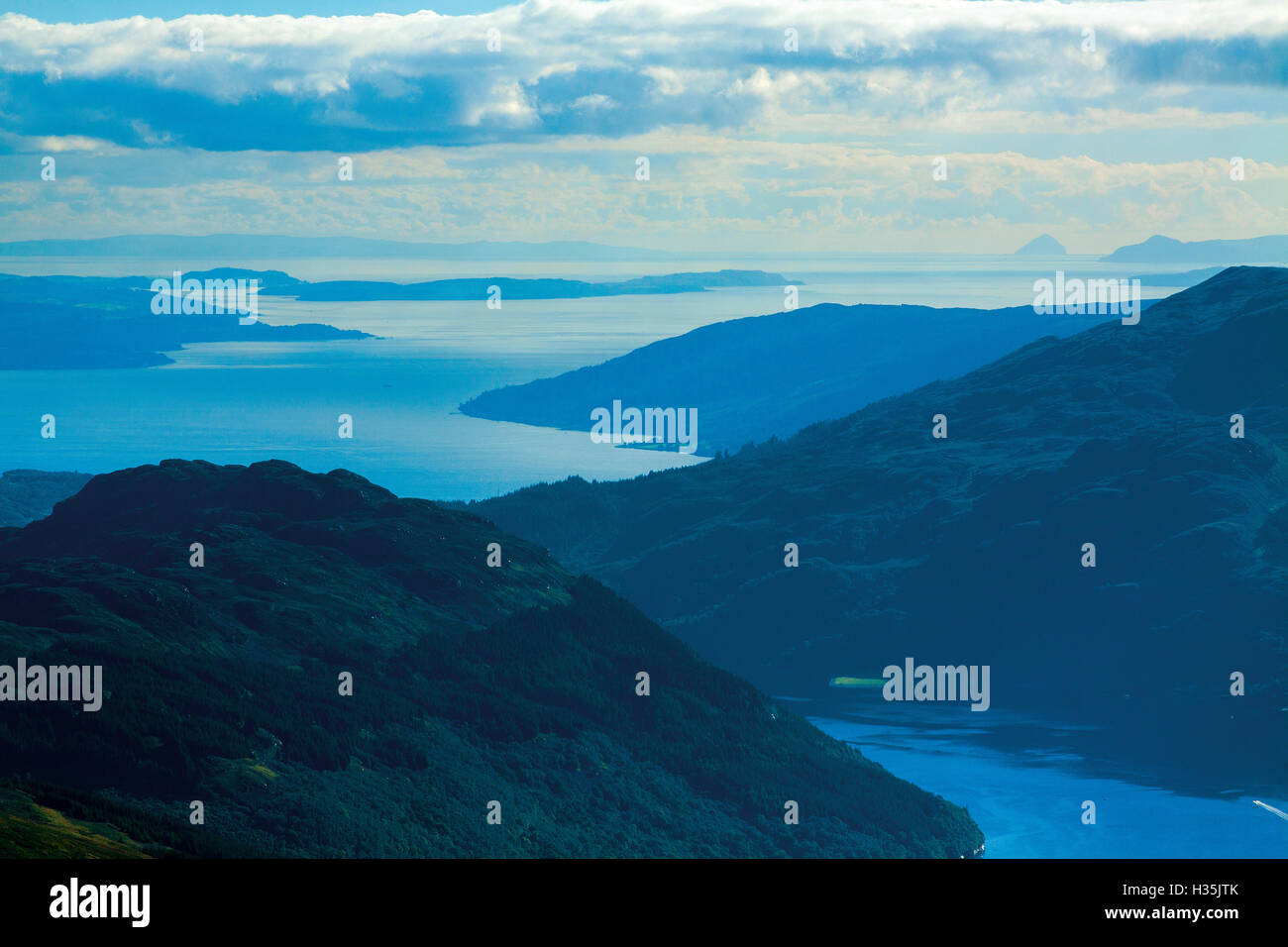 Loch Goil, Firth of Clyde, Cumbrae und Ailsa Craig aus Ben Donich, Arrochar Alpen, Loch Lomond und Trossachs National Park Stockfoto