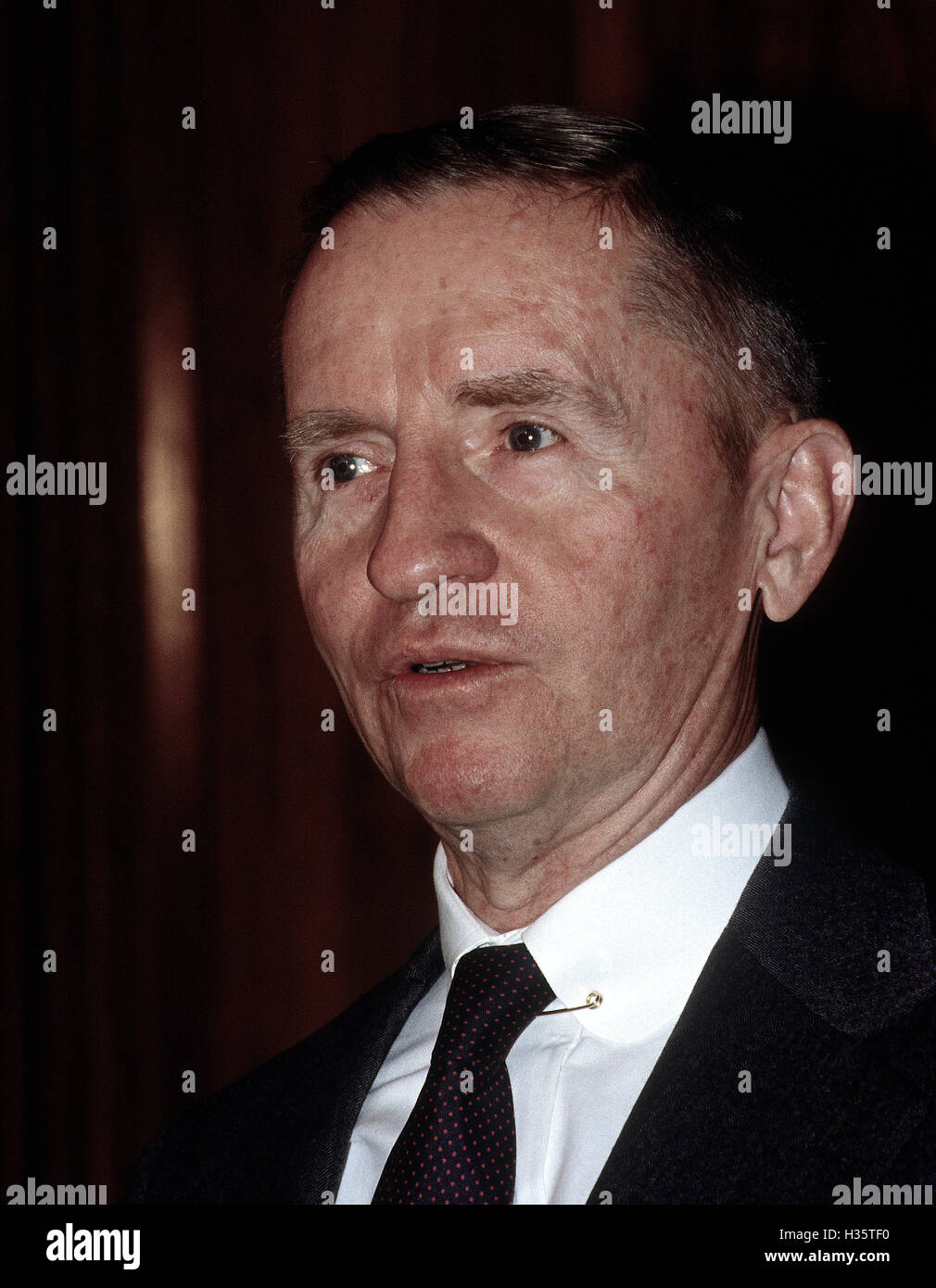 Washington, DC, USA 17. November 1988 H. Ross Perot befasst sich mit der National Press Club Luncheon Credit: Mark Reinsteiin Stockfoto