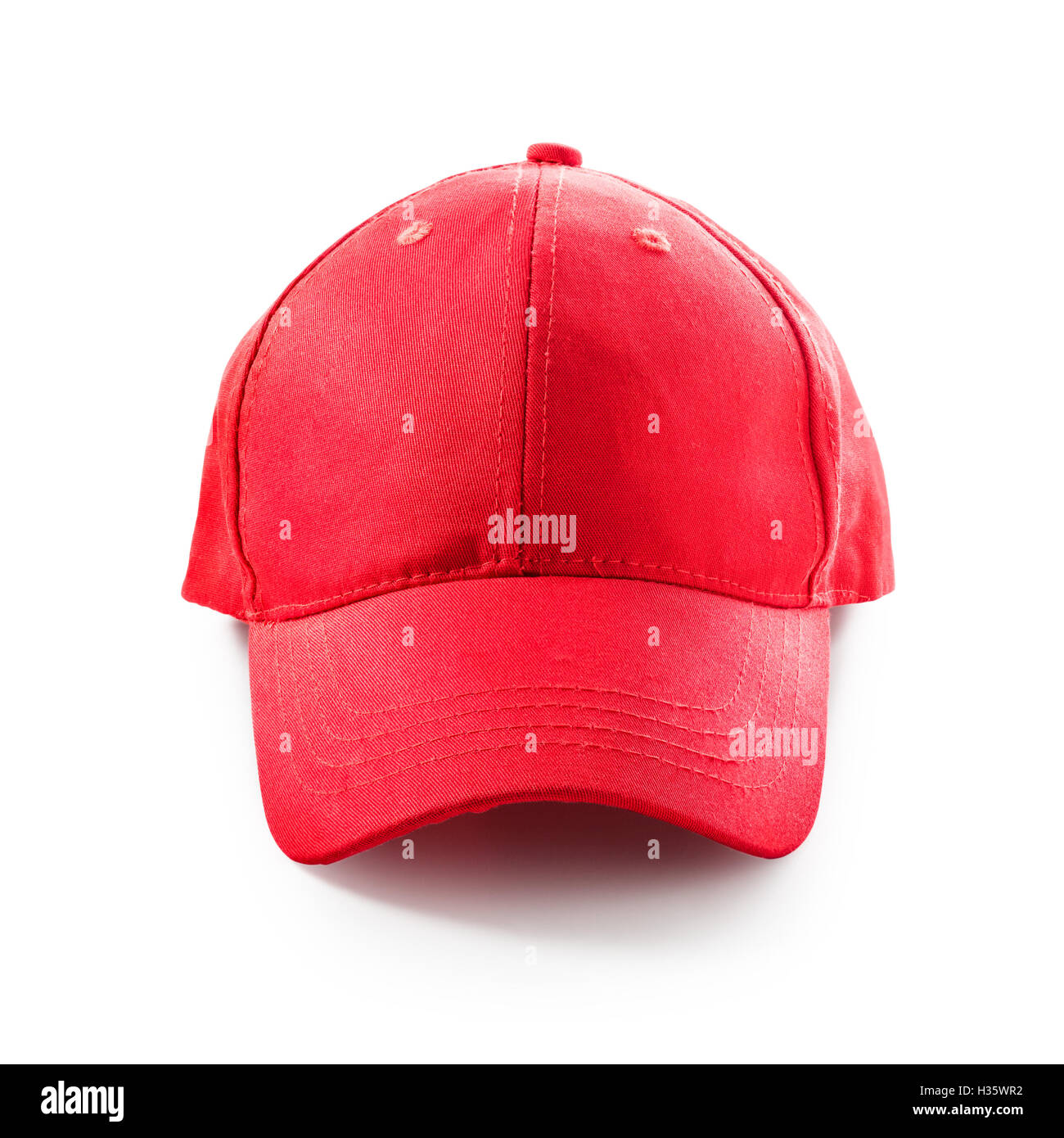 Rote Baseballmütze isoliert auf weißem Hintergrund. Sport-Hut. Einzelnes Objekt mit Beschneidungspfad Stockfoto