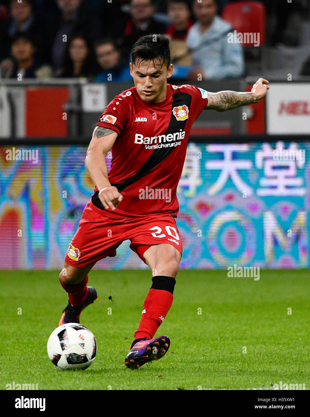 BayArena Leverkusen, Deutschland 1.10.16 1. St deutsche Fußball Bundesliga Saison 2016/17 Spieltag 6, Bayer 04 Leverkusen vs. Borussia Dortmund (BVB)---Charles Aranguiz (LEV) Stockfoto