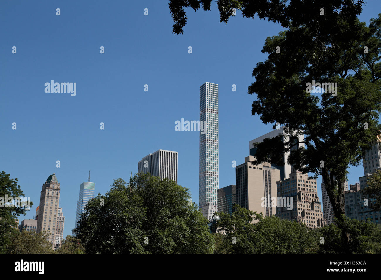 Die erstaunliche 432 Park Avenue vom Central Park, Manhattan, New York City, New York, USA (August 2016). Stockfoto
