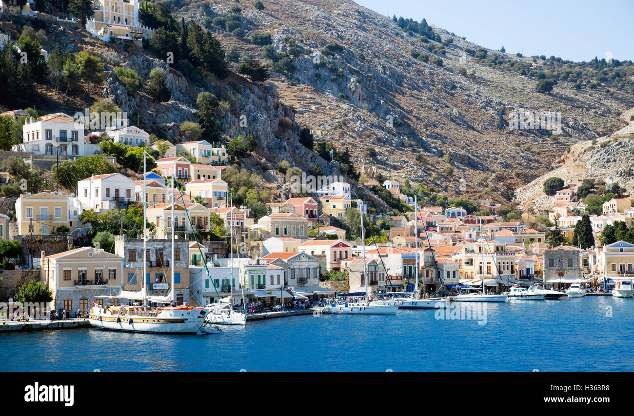 Symi-Hafen und Stadt griechische Inseln Griechenland Stockfoto