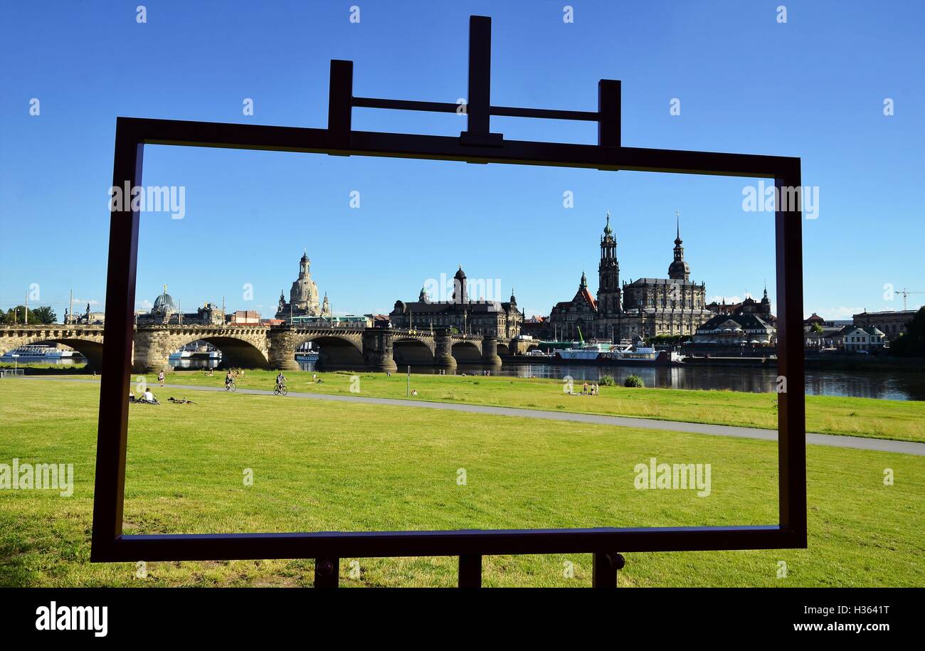 Canaletto-Blick auf Dresden vom Ufer des Flusses Elbe Stockfoto