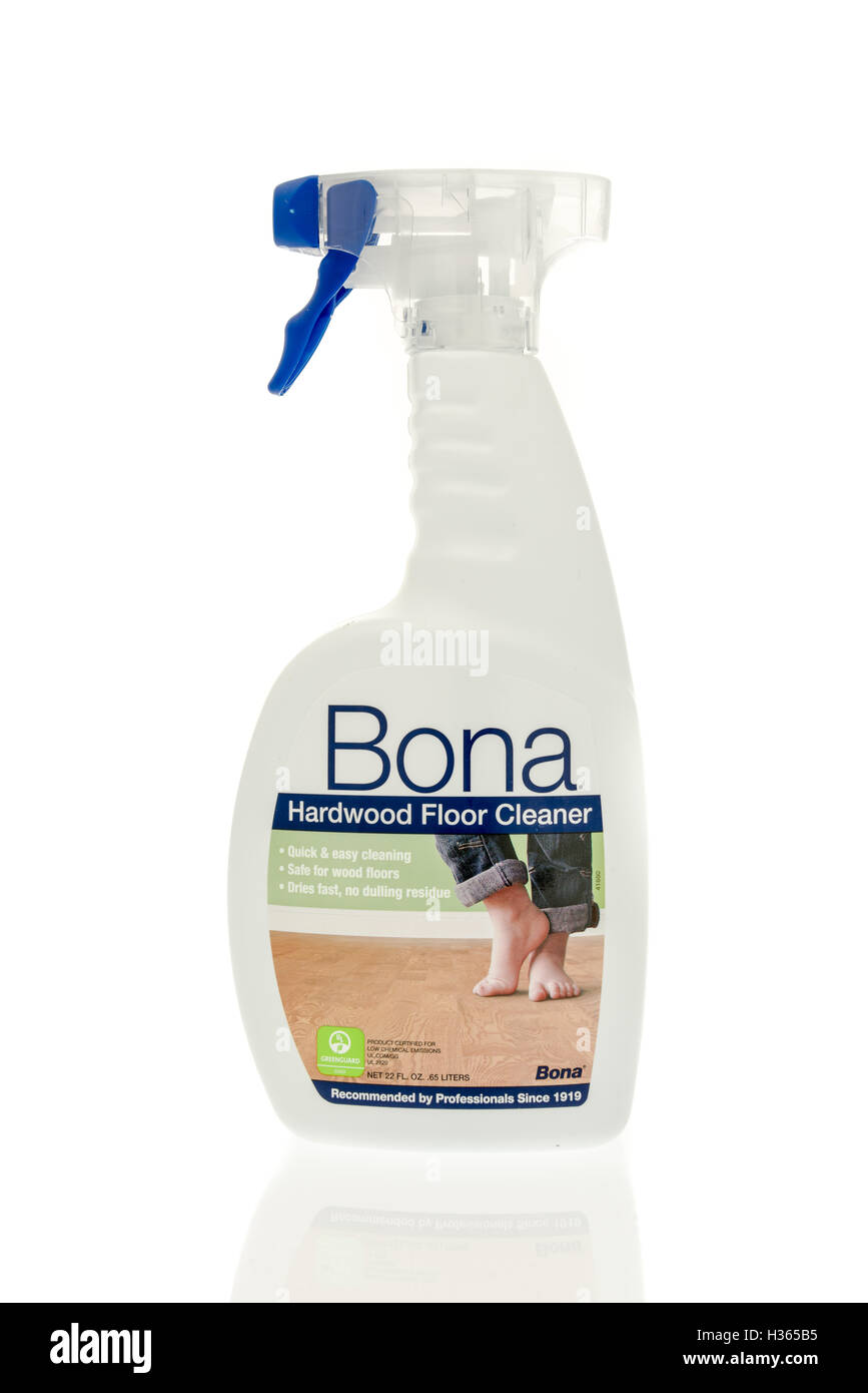 Winneconne, Wisconsin - 22. August 2016: Flasche von Bona Parkett Reiniger auf eine isolierte Hintergrund. Stockfoto