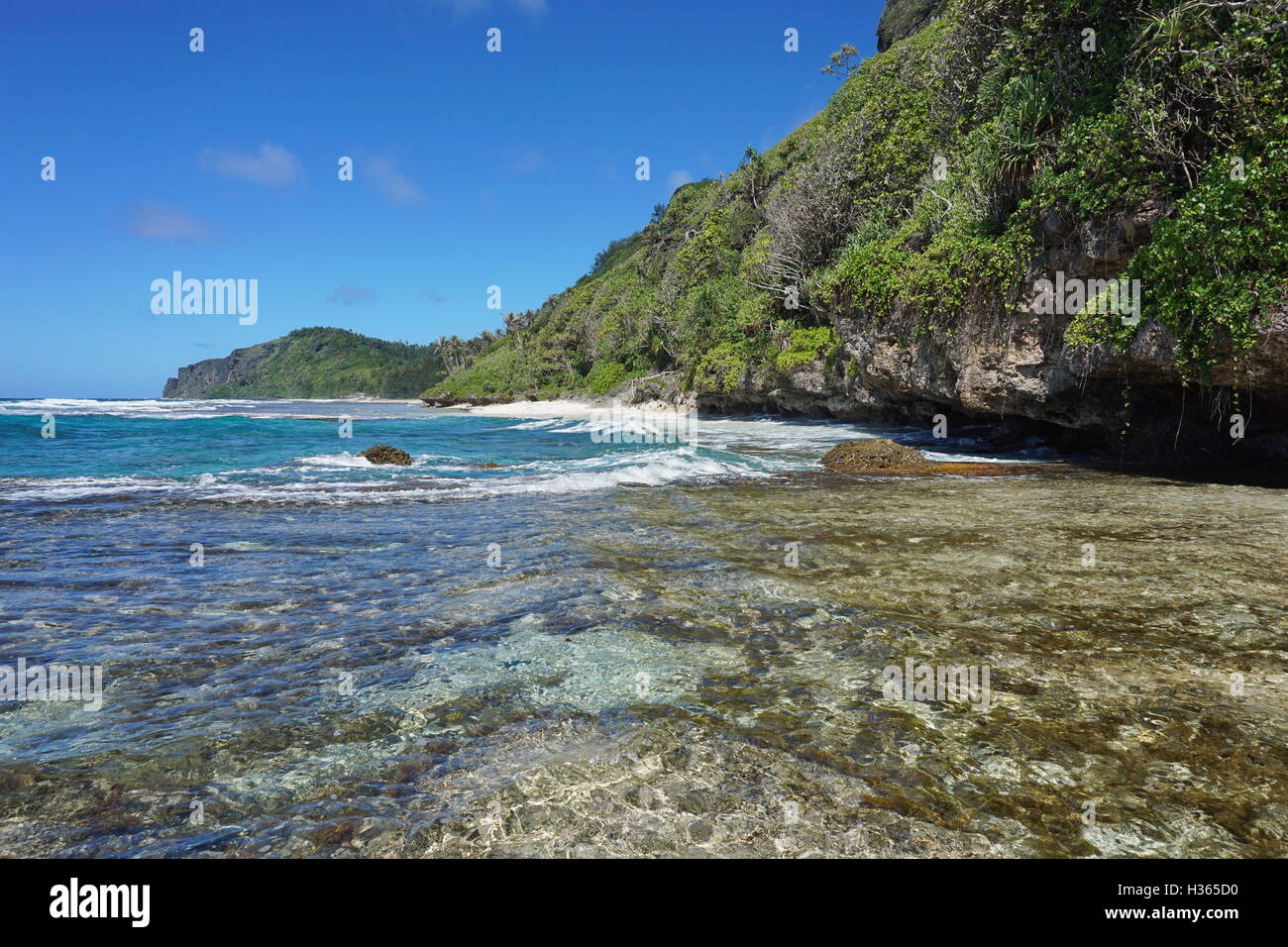 Küstenlandschaft auf dem Meer Küste von Rurutu, Süd-Pazifik, Austral Inselarchipel, Französisch-Polynesien Stockfoto
