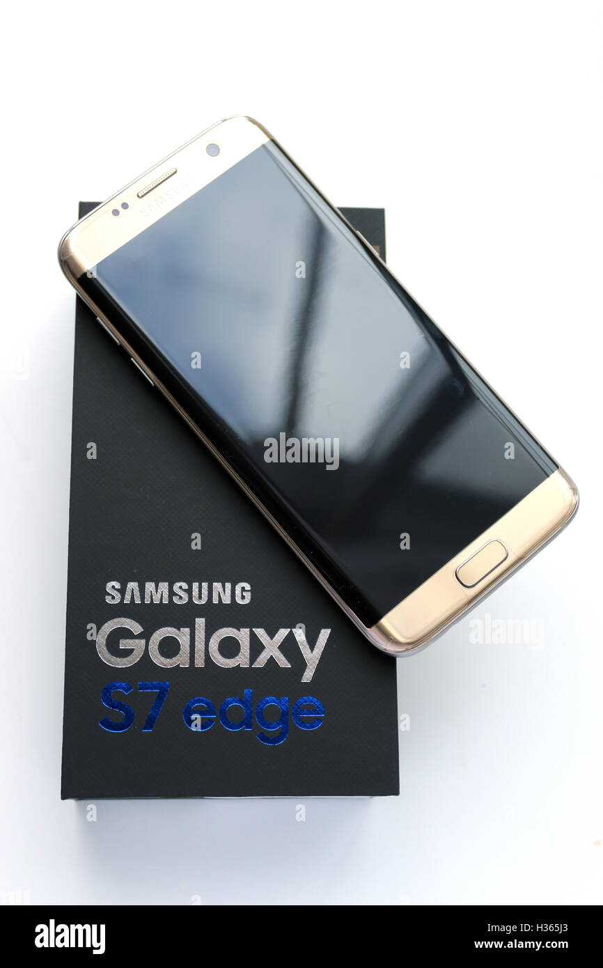 Samsung Galaxy S7 Rand in Blackbox Stockfoto