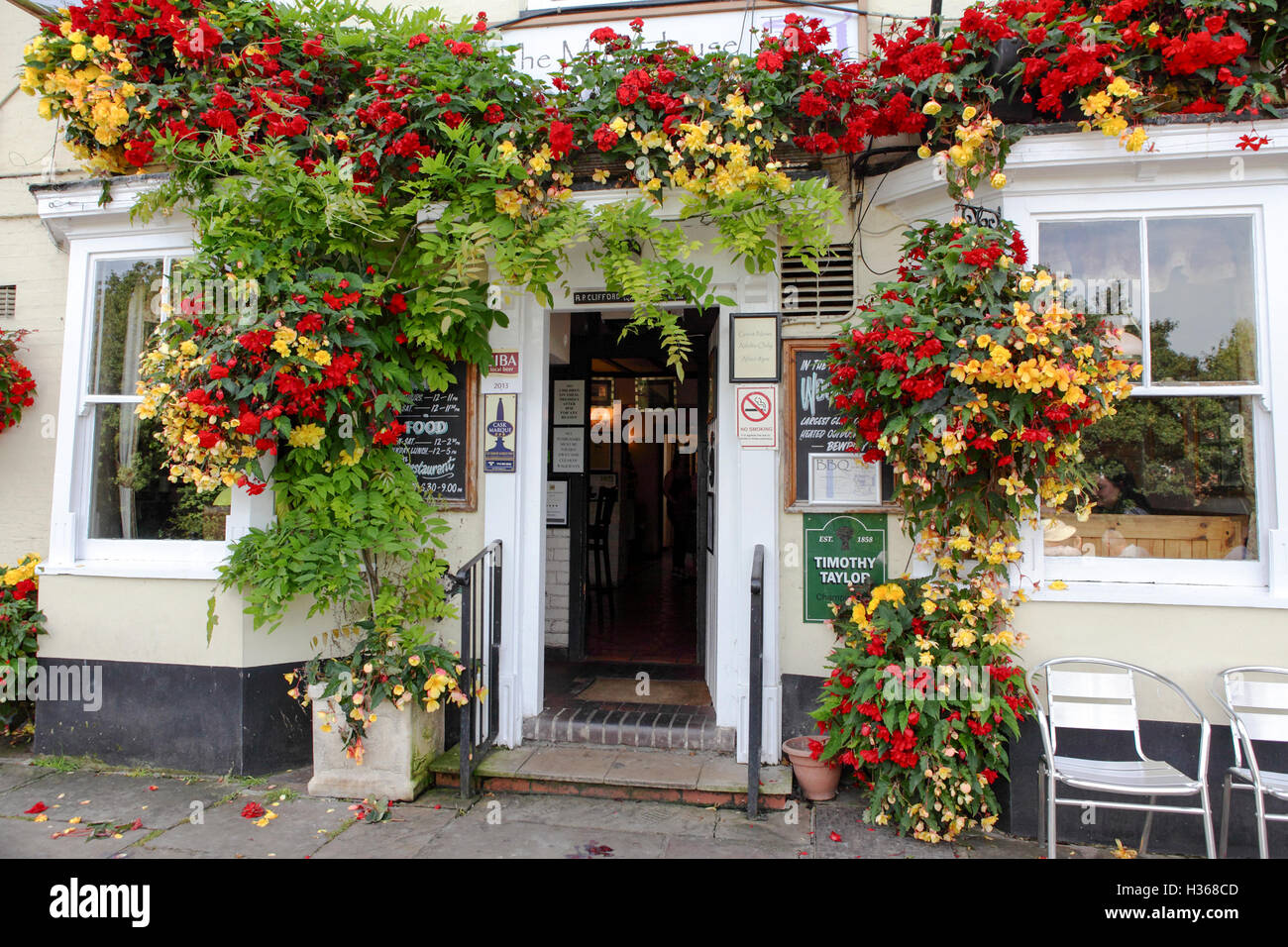 Ausblick auf die Altstadt und lokalen Garten Bilder von Worcestershire Stadt Bewdley. Hier abgebildet ist der Eingang der Becher House Inn. Stockfoto