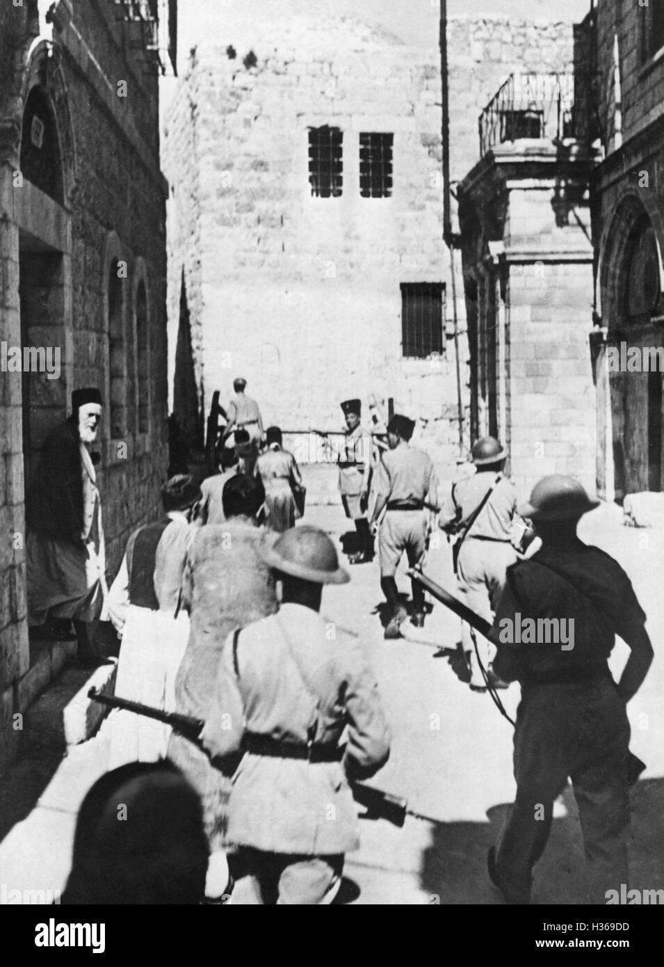 Britische Soldaten und Polizisten in Jerusalem, 1938 Stockfoto