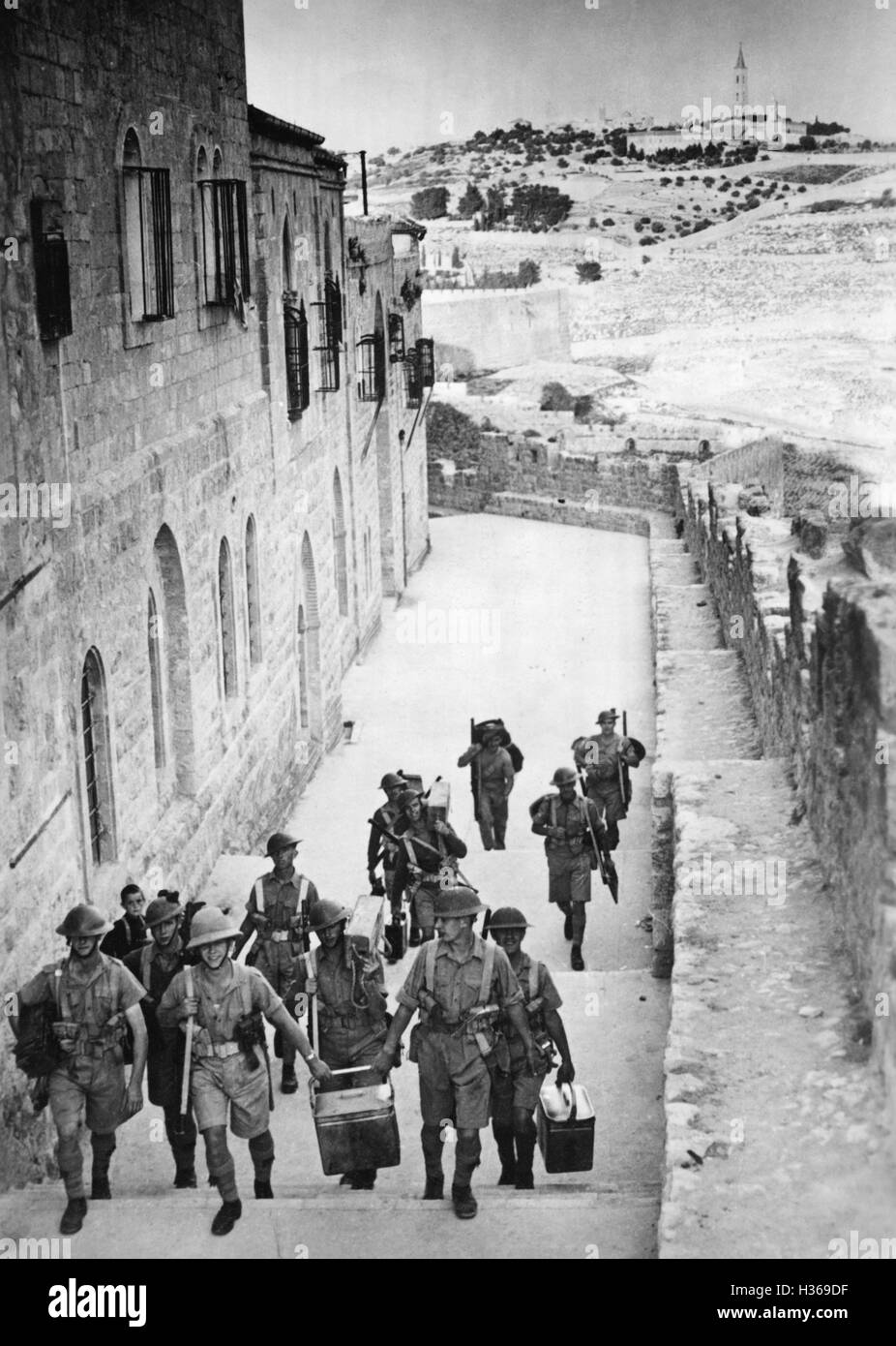 Britische Truppen besetzen die Stadtmauer von Jerusalem, 1938 Stockfoto