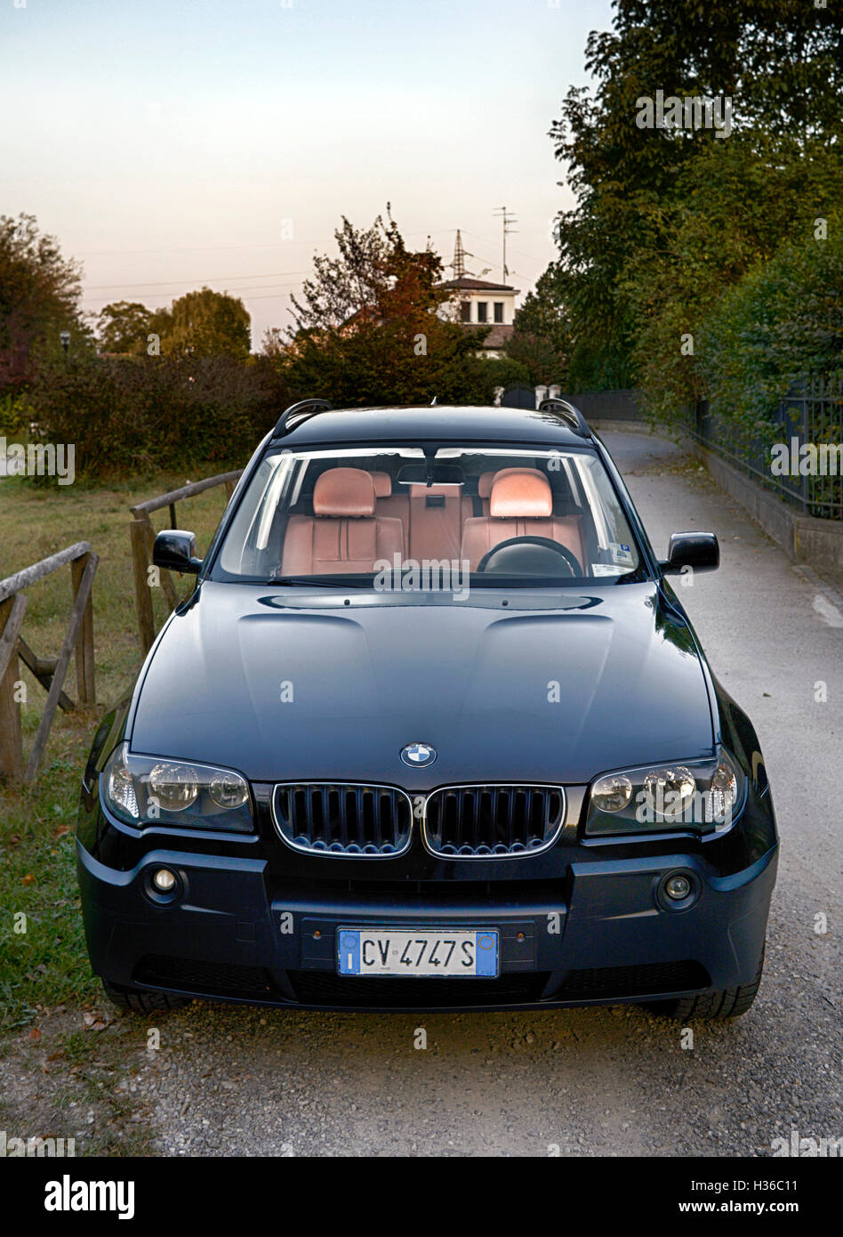 Auto, BMW X 3, Langlauf-Fahrzeug, SUV, 4 x 4, Modell Jahr 2005-, schwarz, treibende, frontalen Ansicht Stockfoto