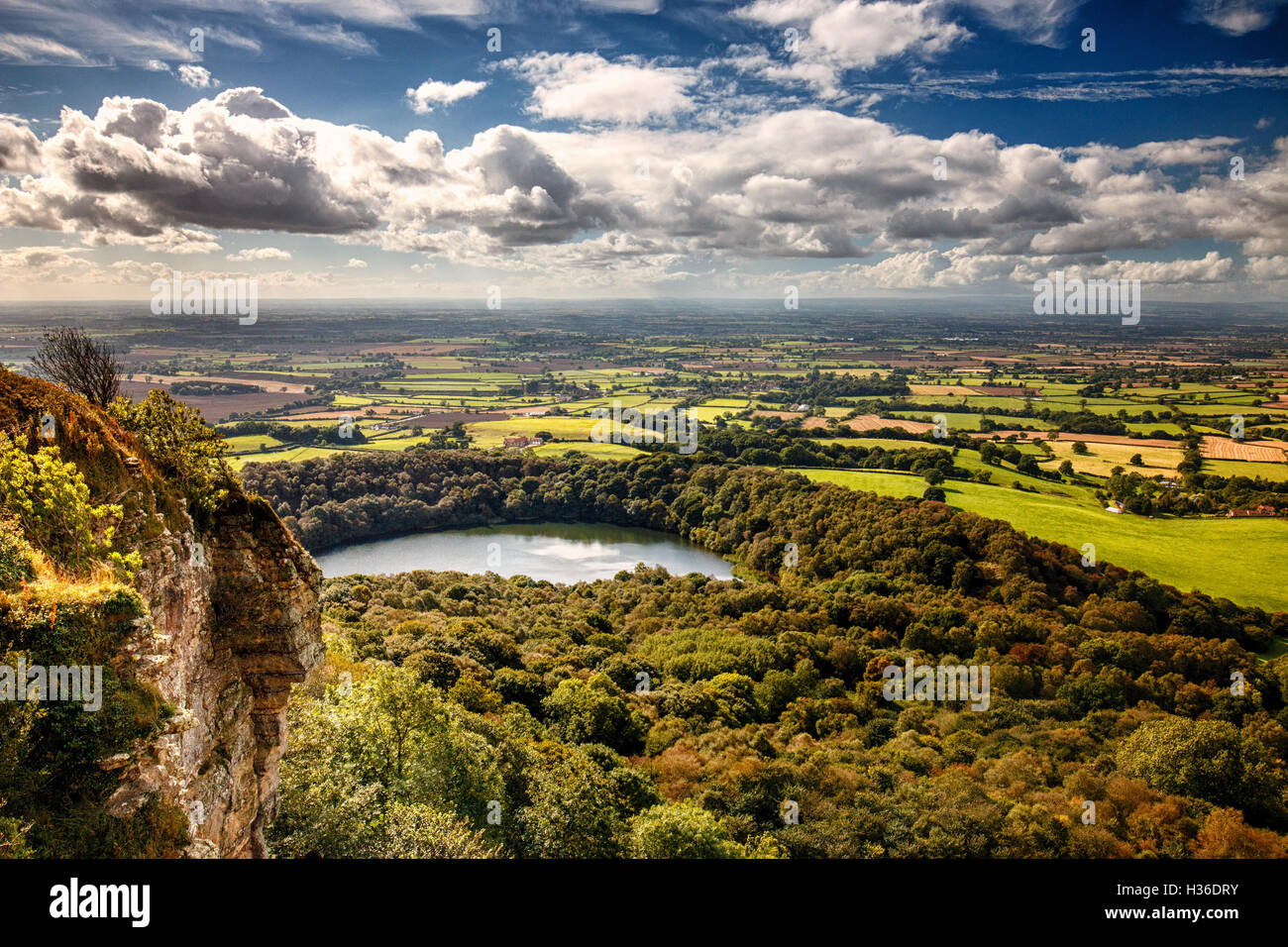 Blick von der Spitze des Sutton Bank Cleveland unterwegs - ein in der Nähe Zeichen nennt es "Die beste Aussicht in England" Stockfoto