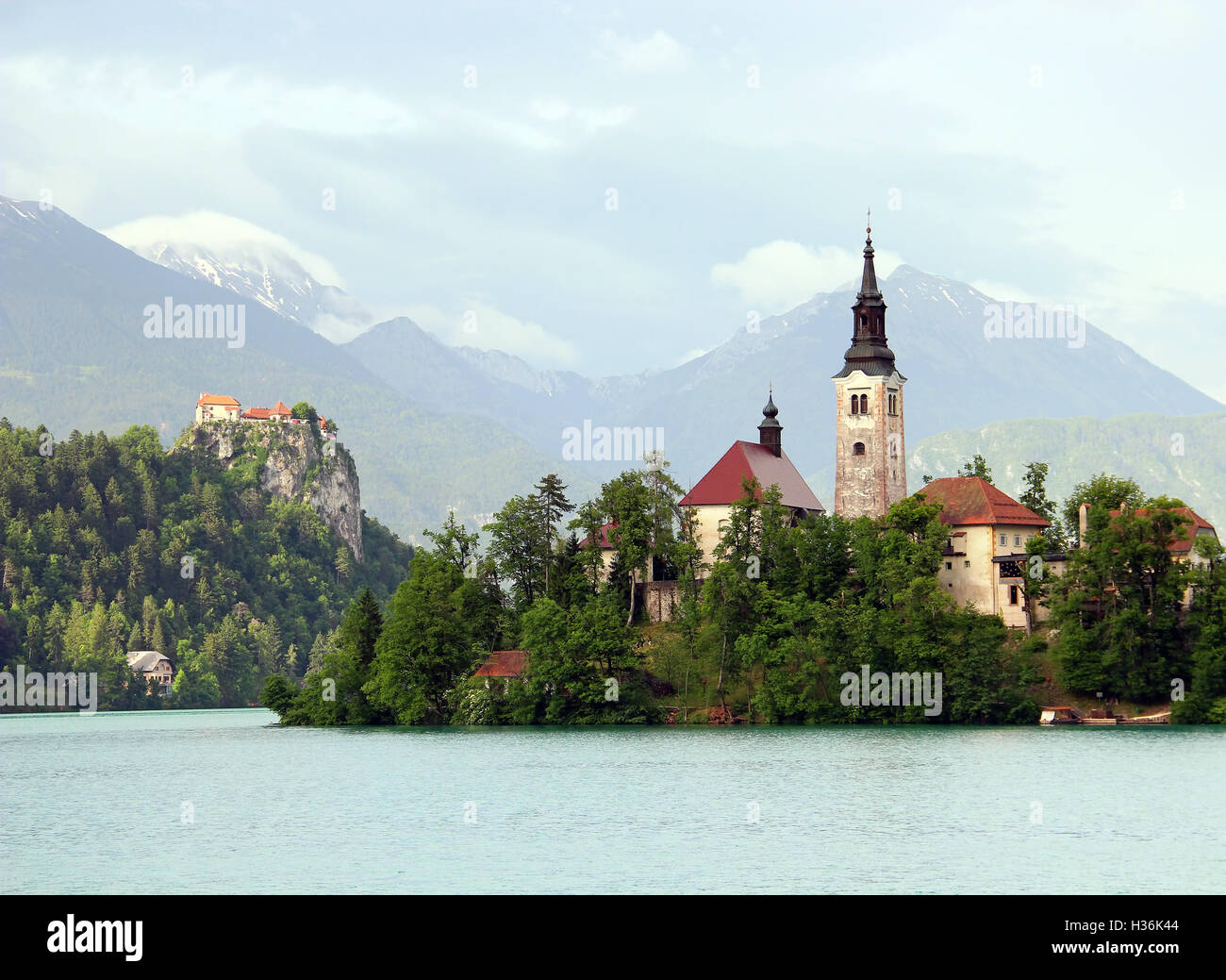 Burg von Bled und Annahme von Mary Wallfahrtskirche auf der Insel am Bleder See, Slowenien Stockfoto