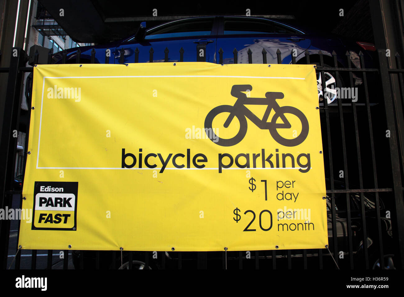 Werbung für einen Fahrrad-Parkplatz in der Innenstadt von Manhattan.New York City.USA Stockfoto