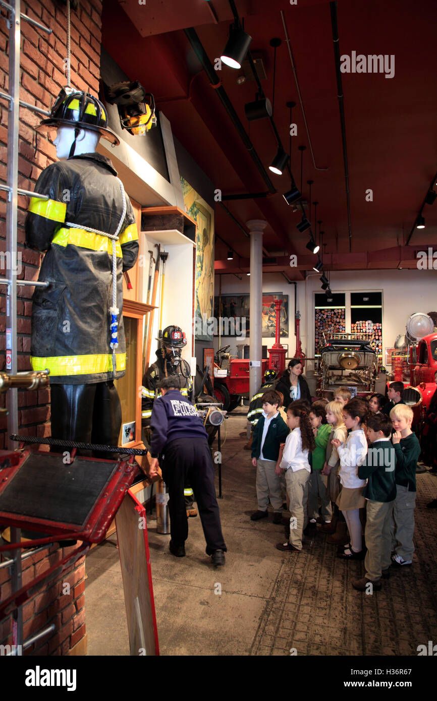 Schule Kinder besuchen Sie New York City Fire Museum. New York City. New York. USA Stockfoto