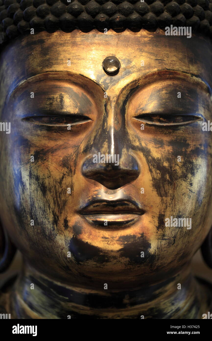 A Blick auf eine antike japanische Amida Buddha im Galeries du Pantheon Bouddhique des Museum Guimet,Paris.France zugemacht Stockfoto