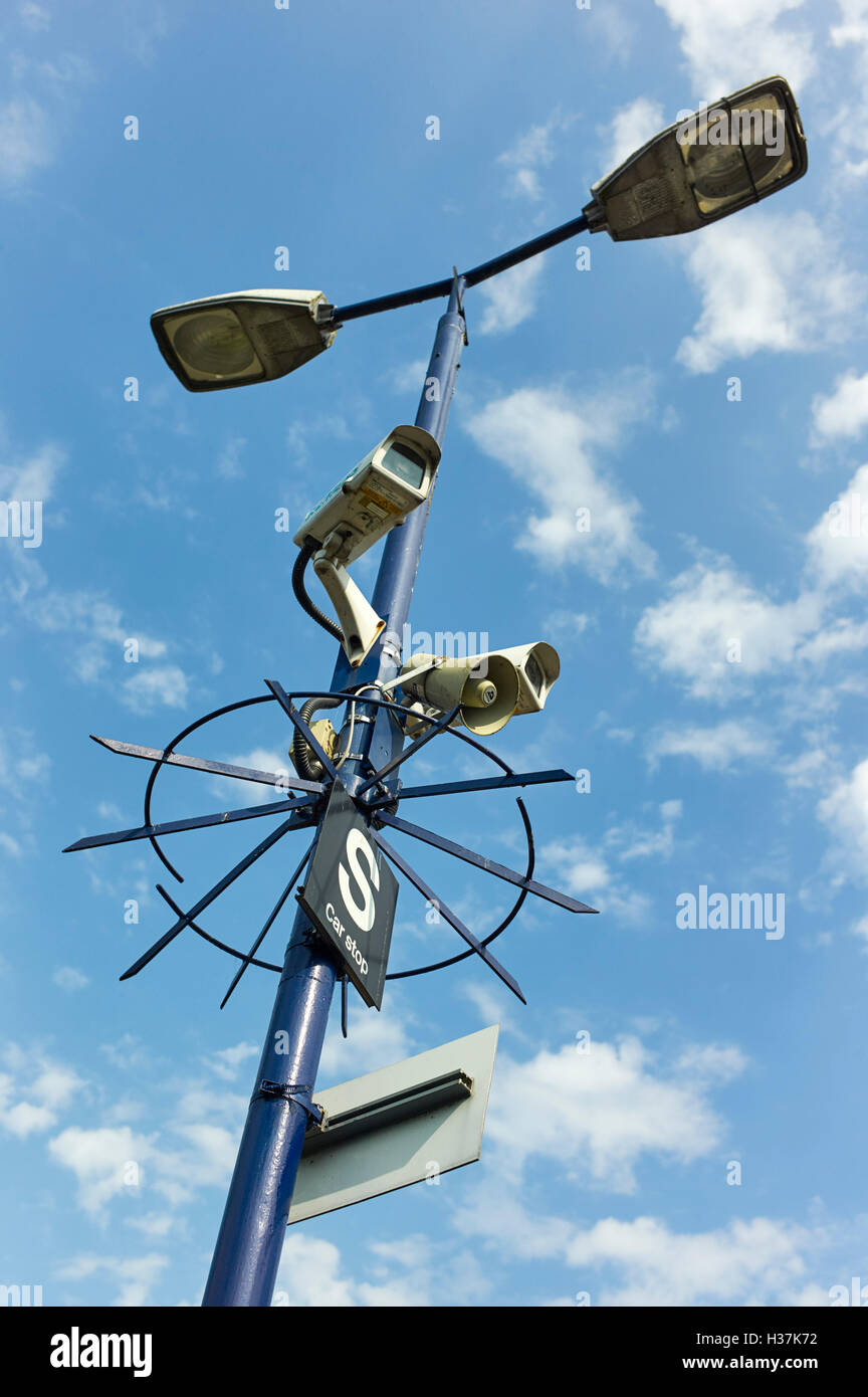 CCTV-Kameras am Bahnhof Stockfoto