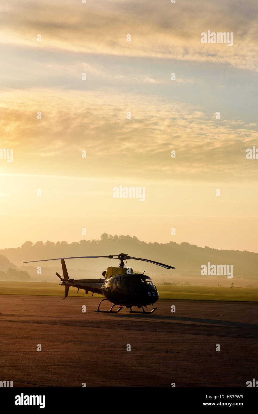 Army Air Corps Eichhörnchen Hubschrauber erschossen im Morgengrauen auf dem Flugplatz in Middle Wallop. MOD 451 Stockfoto