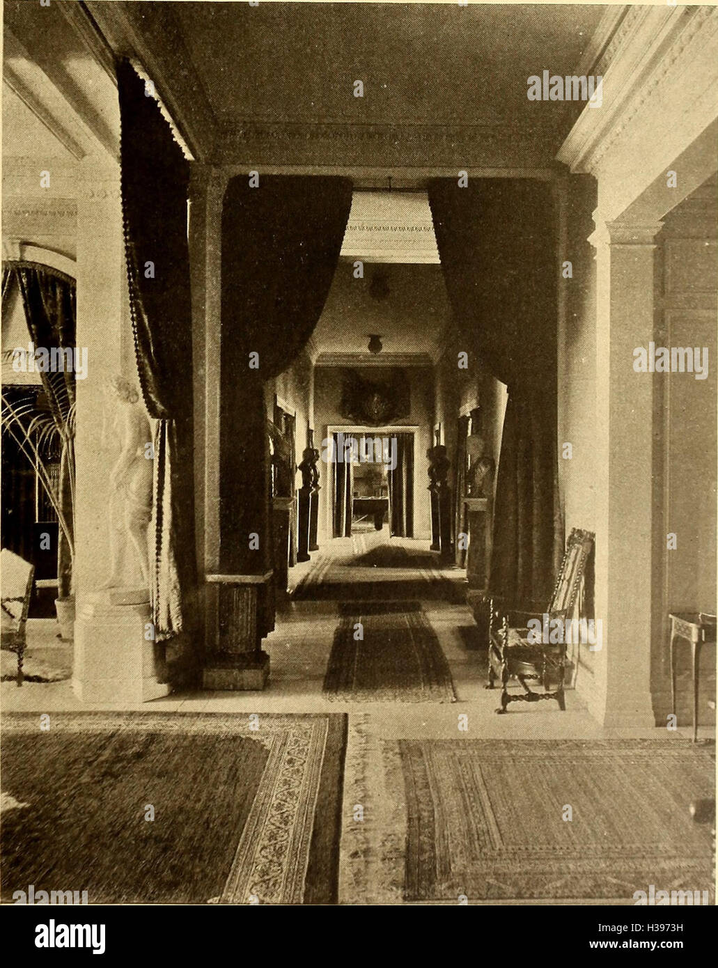 Diese 1907 erschienene Publikation bietet einen Einblick in das amerikanische Haus- und Gartendesign und bietet Ideen zu Architektur, Landschaftsgestaltung und Inneneinrichtung. Stockfoto