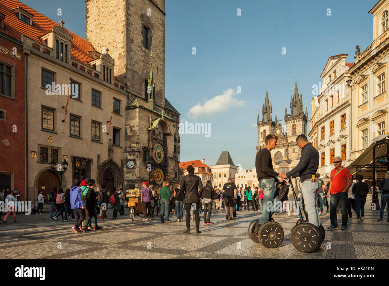 Anstrengenden Nachmittag am Marktplatz in der Altstadt von Prag, Tschechische Republik. Stockfoto