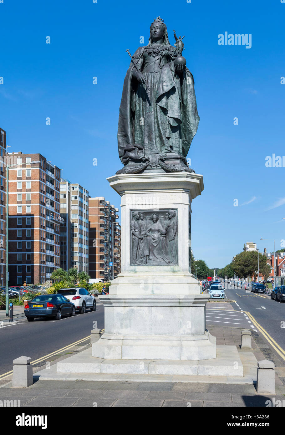 Statue der Königin Victoria im Grand Avenue, Hove, Brighton und Hove, East Sussex, England, UK. Stockfoto